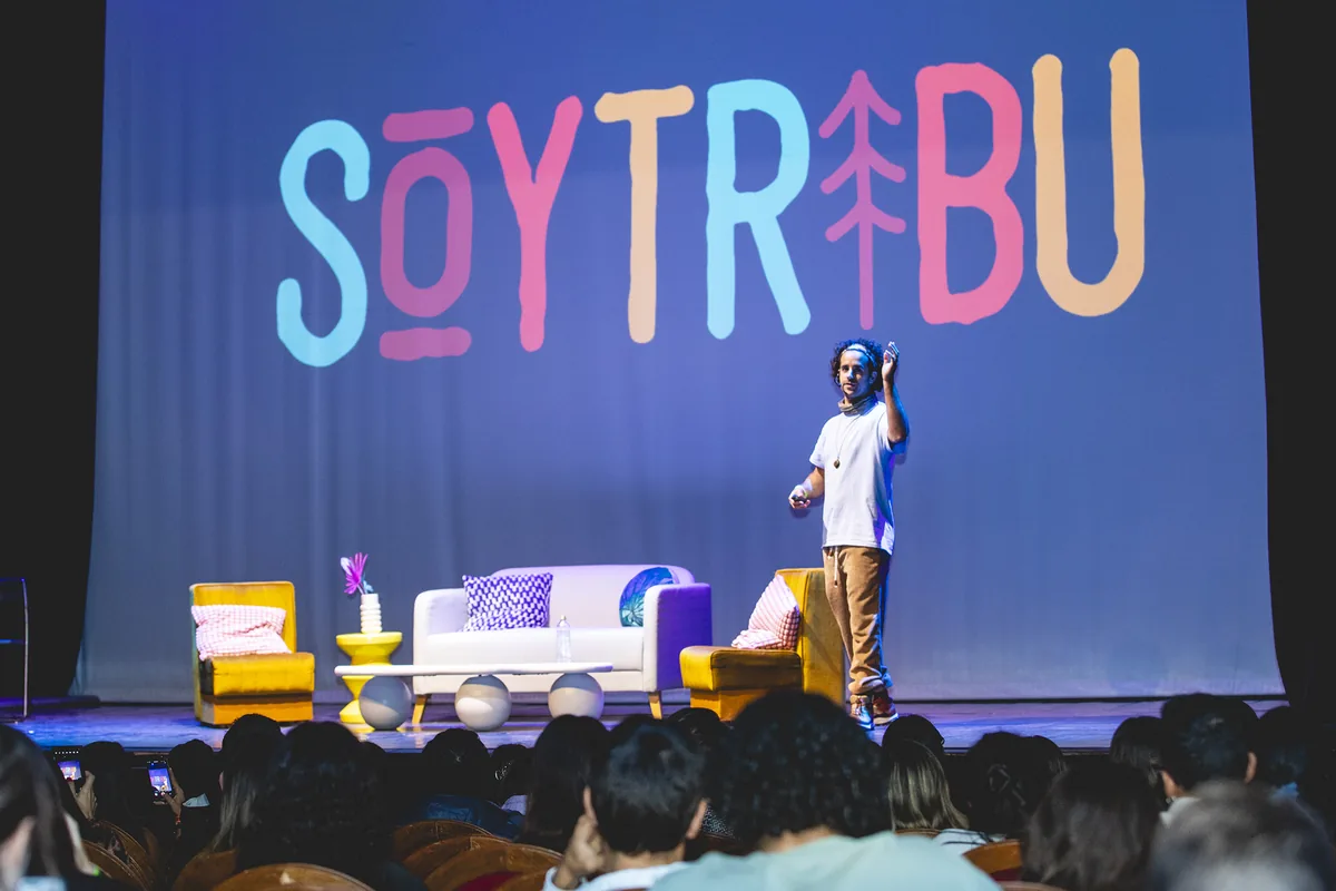 Agustín Ostos en el escenario de Travel Pop Up Madrid 2024