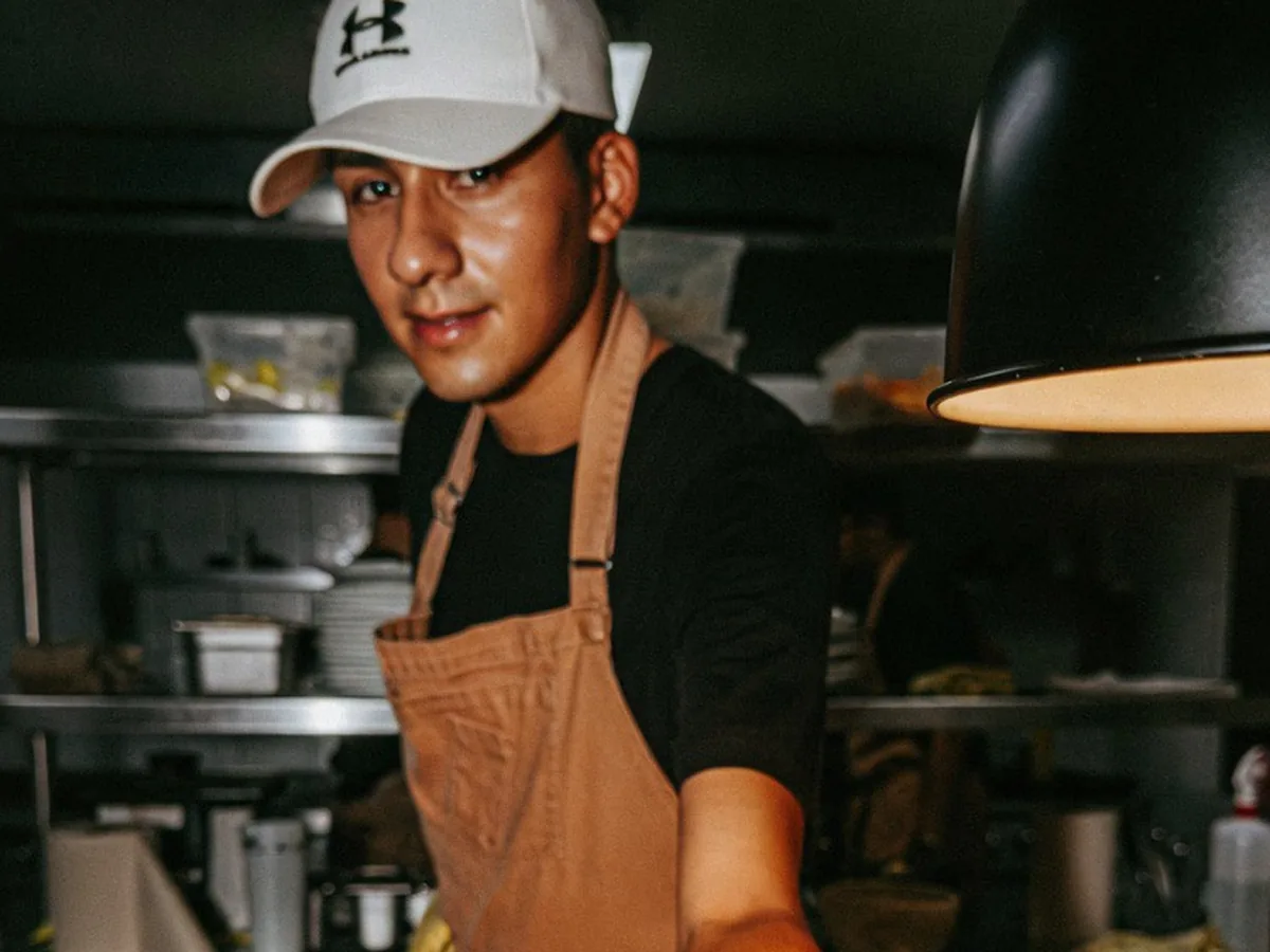 El chef Salvador Carrillo en la cocina de ita